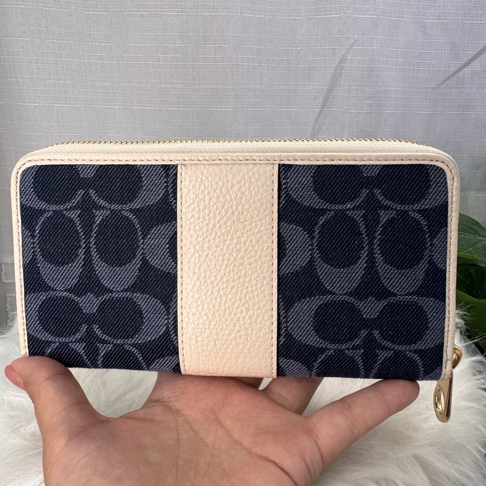 Coach zip denim wallet! like new! - Picture 2 of 3